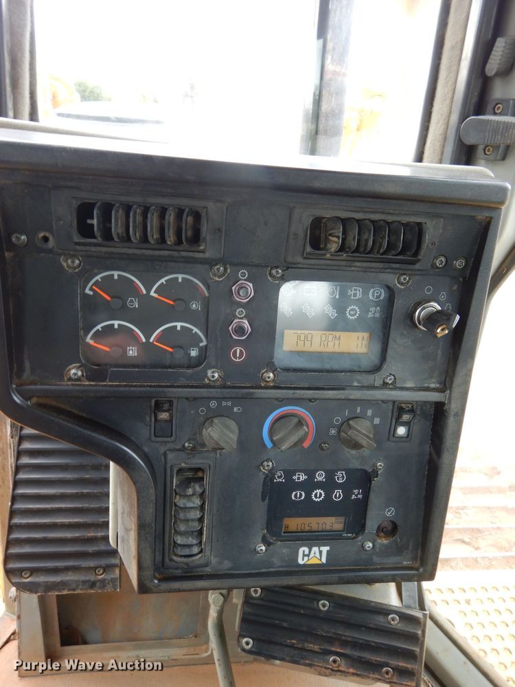 image for item GF9918 2003 Caterpillar D6R LGP Series II dozer