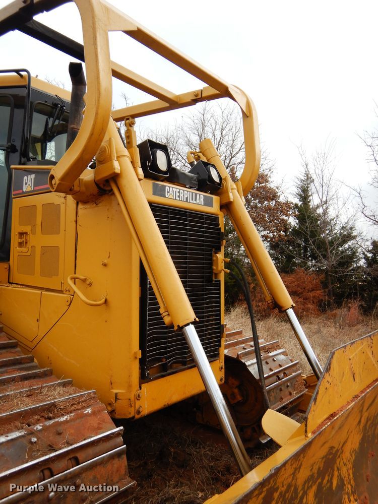 image for item GF9918 2003 Caterpillar D6R LGP Series II dozer