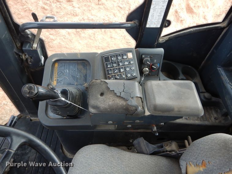 image for item GF9922 2006 John Deere 444J wheel loader