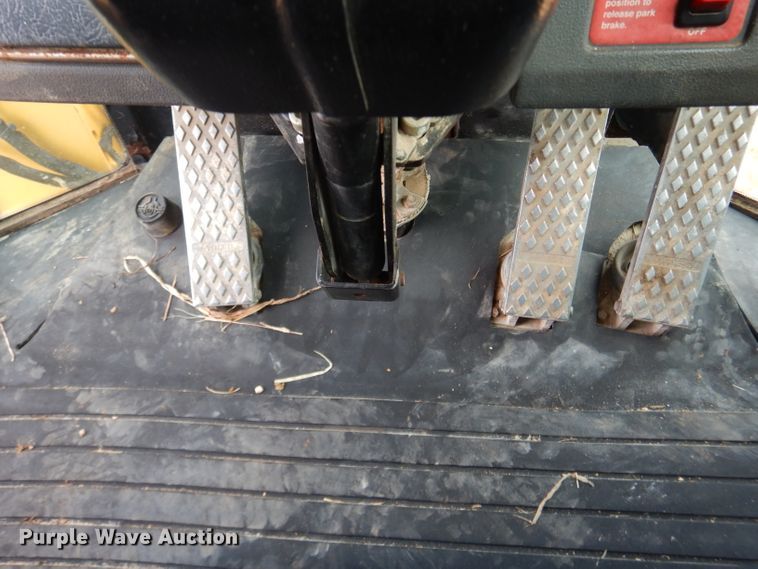 image for item GF9922 2006 John Deere 444J wheel loader