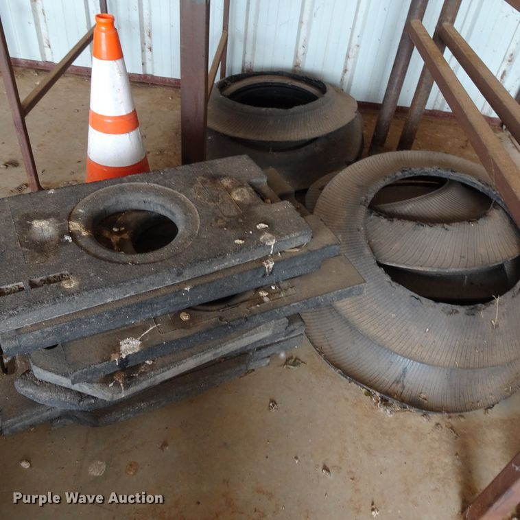 image for item GI9764 Traffic control barrels