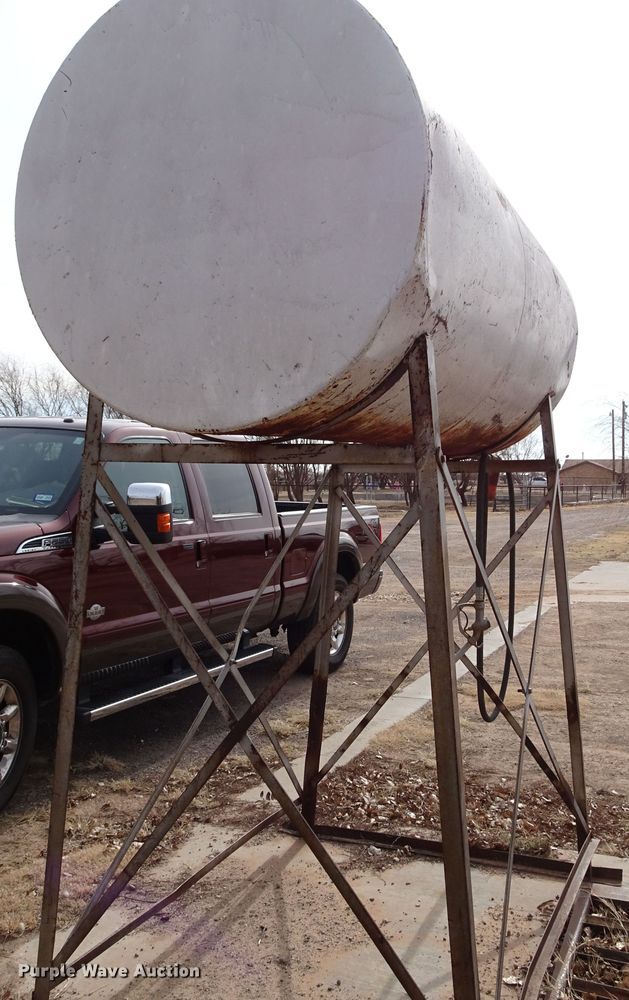 image for item GI9767 500 gallon fuel tank