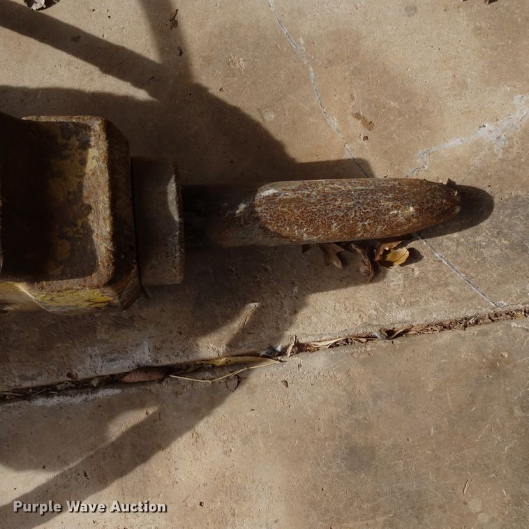 image for item GI9768 Skid steer breaker