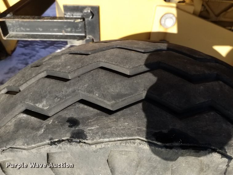 image for item GJ9171 1997 New Holland 545D industrial tractor