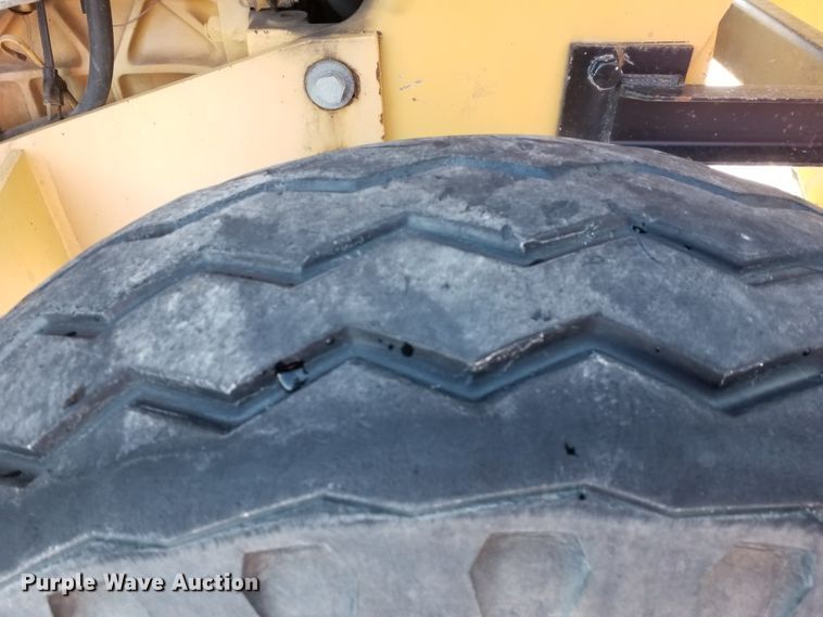 image for item GJ9171 1997 New Holland 545D industrial tractor