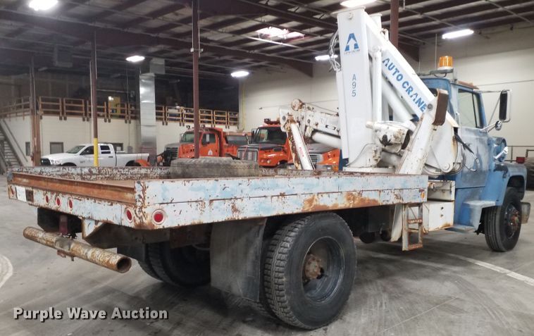 image for item GJ9172 1988 Ford L8000 crane truck