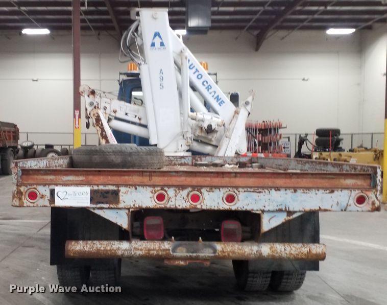image for item GJ9172 1988 Ford L8000 crane truck