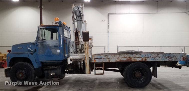 image for item GJ9172 1988 Ford L8000 crane truck
