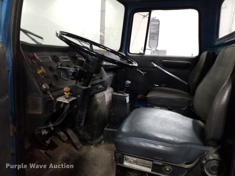 image for item GJ9172 1988 Ford L8000 crane truck