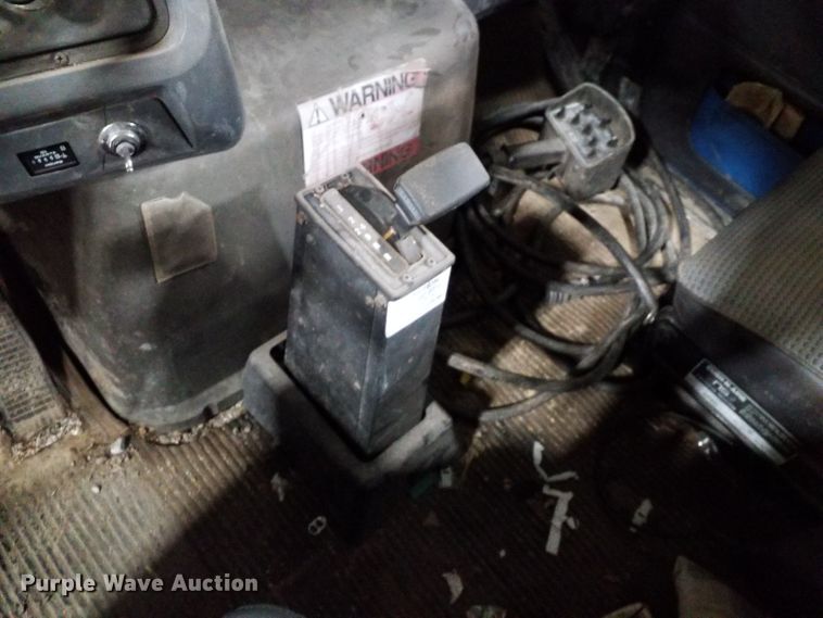 image for item GJ9172 1988 Ford L8000 crane truck