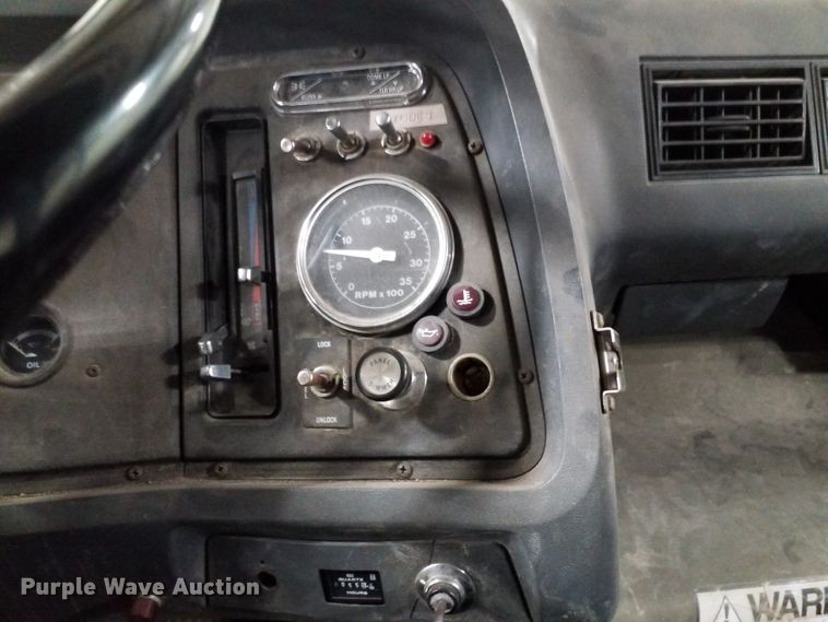 image for item GJ9172 1988 Ford L8000 crane truck