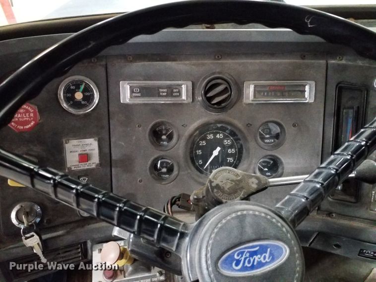 image for item GJ9172 1988 Ford L8000 crane truck