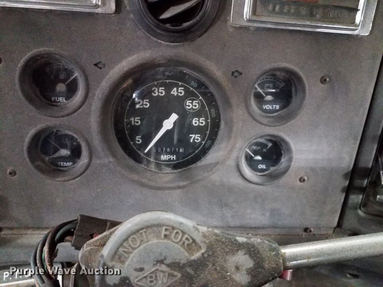 image for item GJ9172 1988 Ford L8000 crane truck