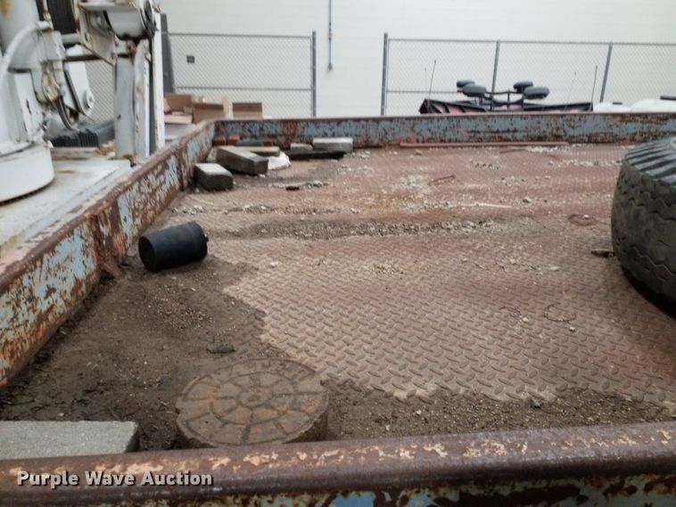 image for item GJ9172 1988 Ford L8000 crane truck