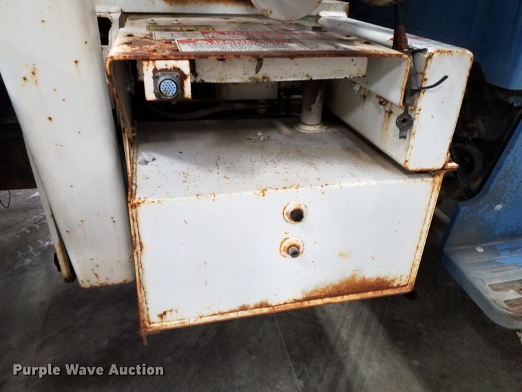 image for item GJ9172 1988 Ford L8000 crane truck