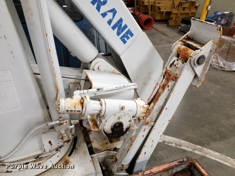 image for item GJ9172 1988 Ford L8000 crane truck