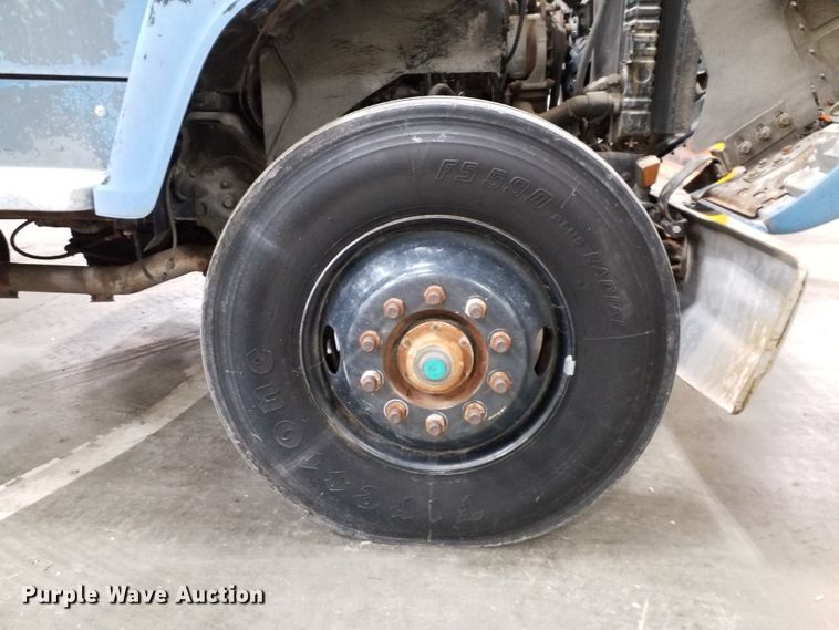 image for item GJ9172 1988 Ford L8000 crane truck