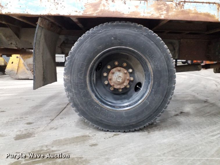 image for item GJ9172 1988 Ford L8000 crane truck