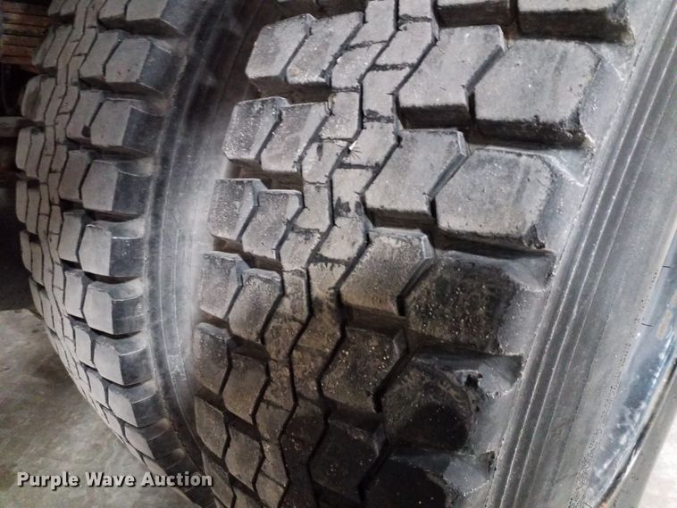 image for item GJ9172 1988 Ford L8000 crane truck