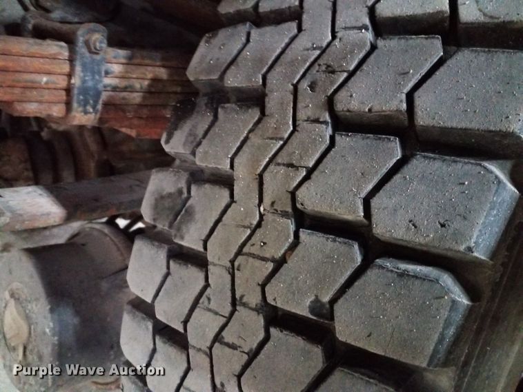 image for item GJ9172 1988 Ford L8000 crane truck