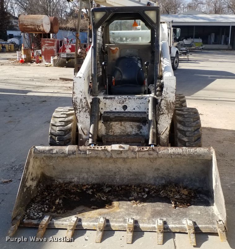 image for item GJ9176 2004 Bobcat S250 skid steer