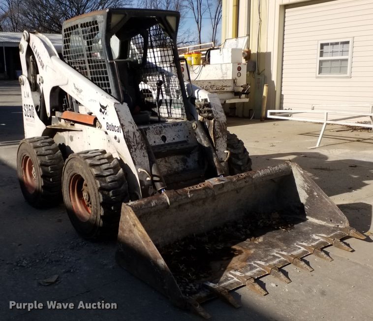 image for item GJ9176 2004 Bobcat S250 skid steer