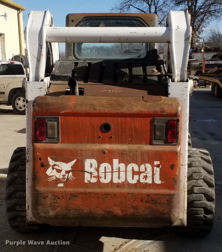 image for item GJ9176 2004 Bobcat S250 skid steer