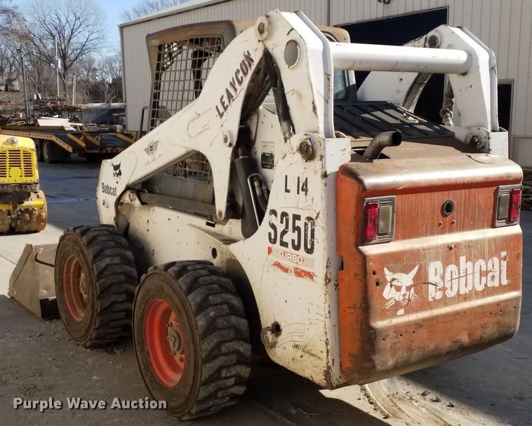 image for item GJ9176 2004 Bobcat S250 skid steer