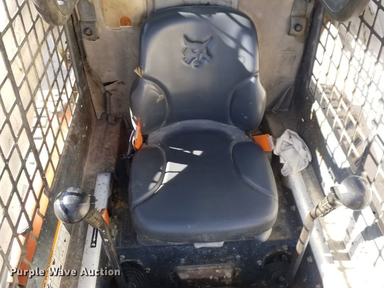 image for item GJ9176 2004 Bobcat S250 skid steer