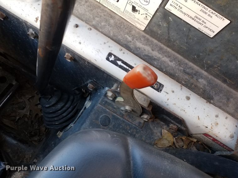 image for item GJ9176 2004 Bobcat S250 skid steer