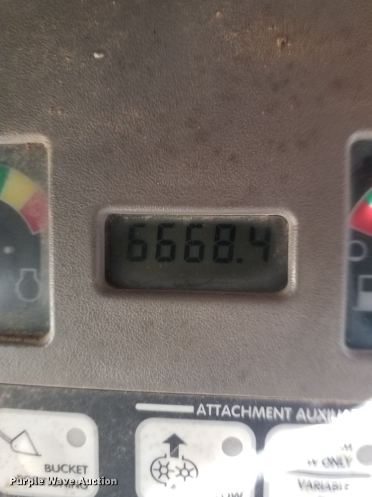 image for item GJ9176 2004 Bobcat S250 skid steer