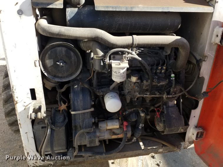 image for item GJ9176 2004 Bobcat S250 skid steer