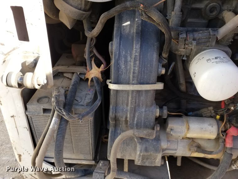 image for item GJ9176 2004 Bobcat S250 skid steer