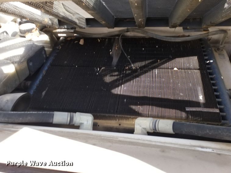 image for item GJ9176 2004 Bobcat S250 skid steer