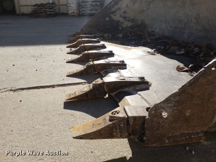 image for item GJ9176 2004 Bobcat S250 skid steer