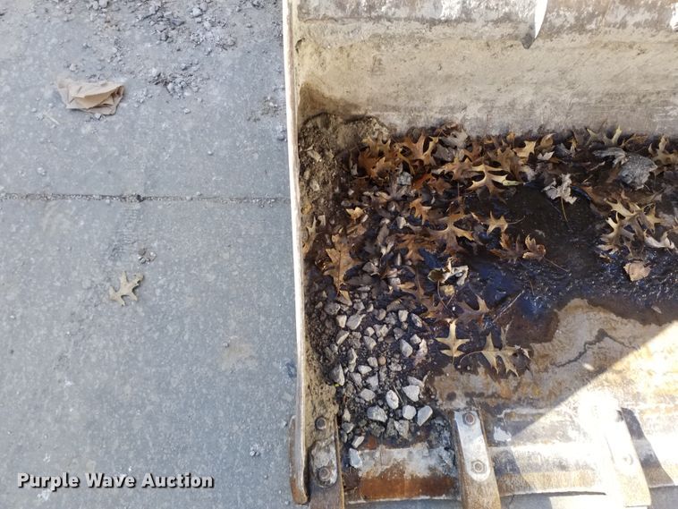 image for item GJ9176 2004 Bobcat S250 skid steer