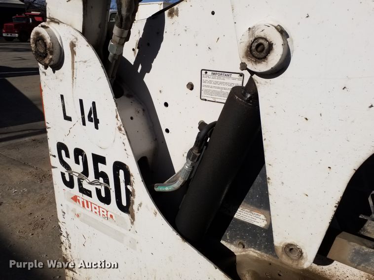 image for item GJ9176 2004 Bobcat S250 skid steer