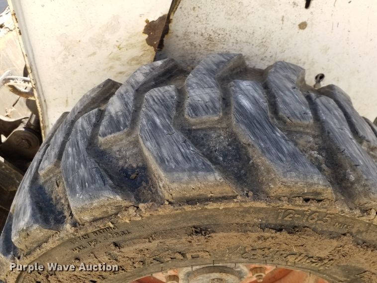 image for item GJ9176 2004 Bobcat S250 skid steer