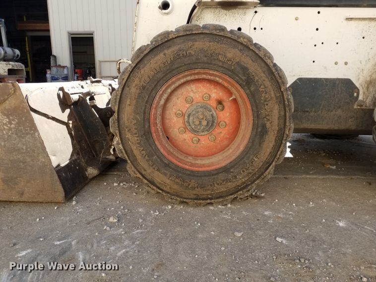 image for item GJ9176 2004 Bobcat S250 skid steer