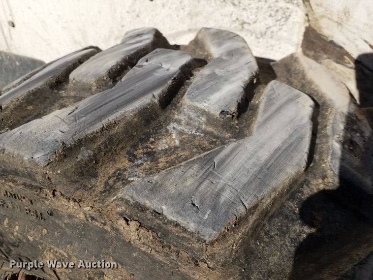 image for item GJ9176 2004 Bobcat S250 skid steer