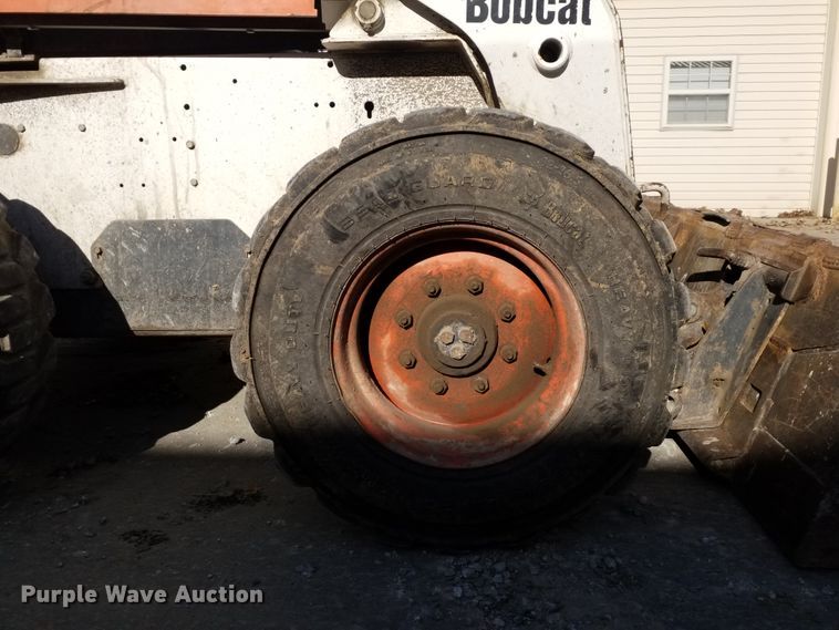 image for item GJ9176 2004 Bobcat S250 skid steer