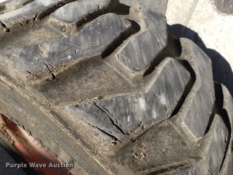 image for item GJ9176 2004 Bobcat S250 skid steer