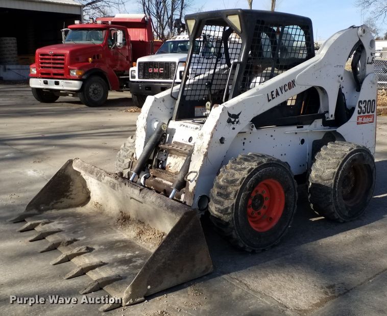 image for item GJ9177 2006 Bobcat S300 skid steer