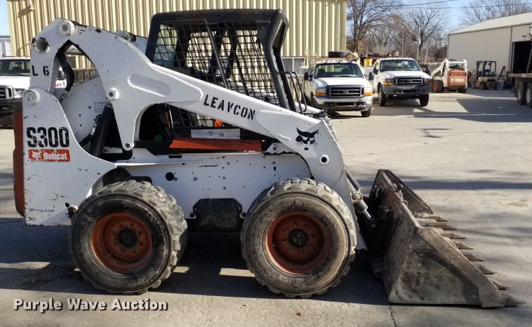 image for item GJ9177 2006 Bobcat S300 skid steer