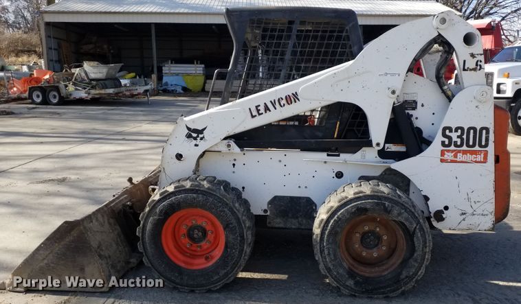 image for item GJ9177 2006 Bobcat S300 skid steer