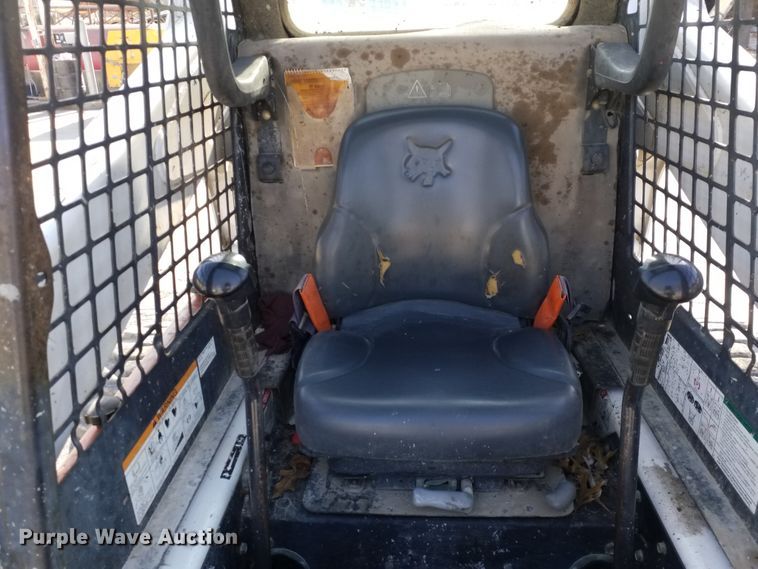 image for item GJ9177 2006 Bobcat S300 skid steer