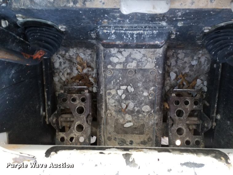 image for item GJ9177 2006 Bobcat S300 skid steer