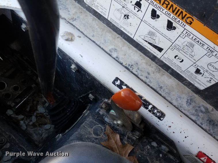 image for item GJ9177 2006 Bobcat S300 skid steer