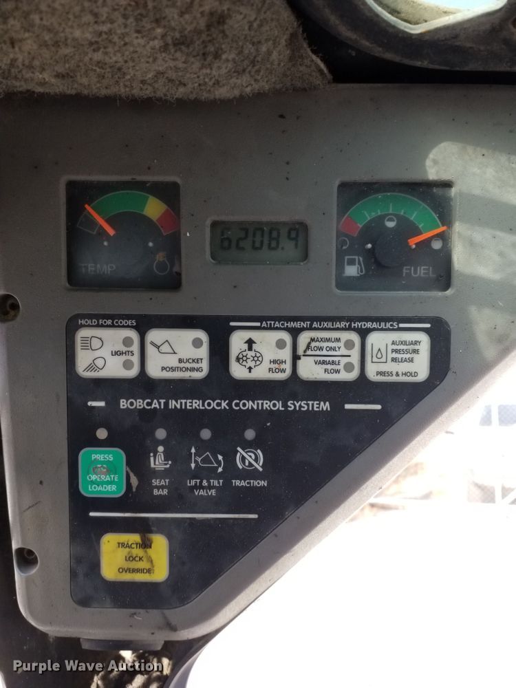 image for item GJ9177 2006 Bobcat S300 skid steer