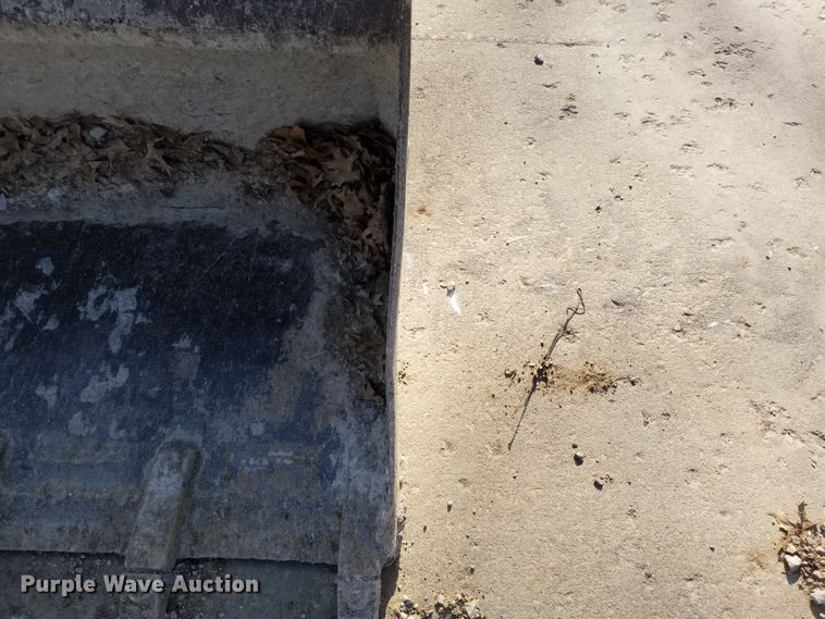 image for item GJ9177 2006 Bobcat S300 skid steer